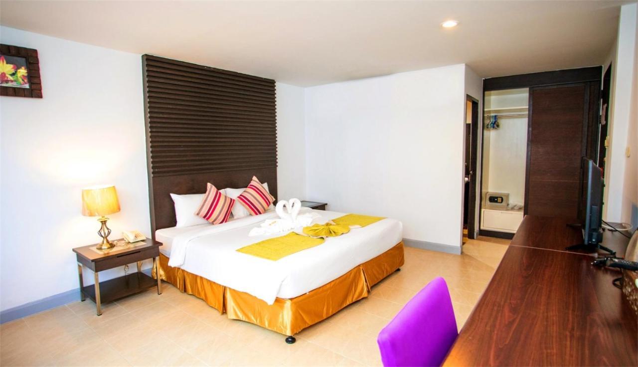 Отель Sino House Patong Экстерьер фото