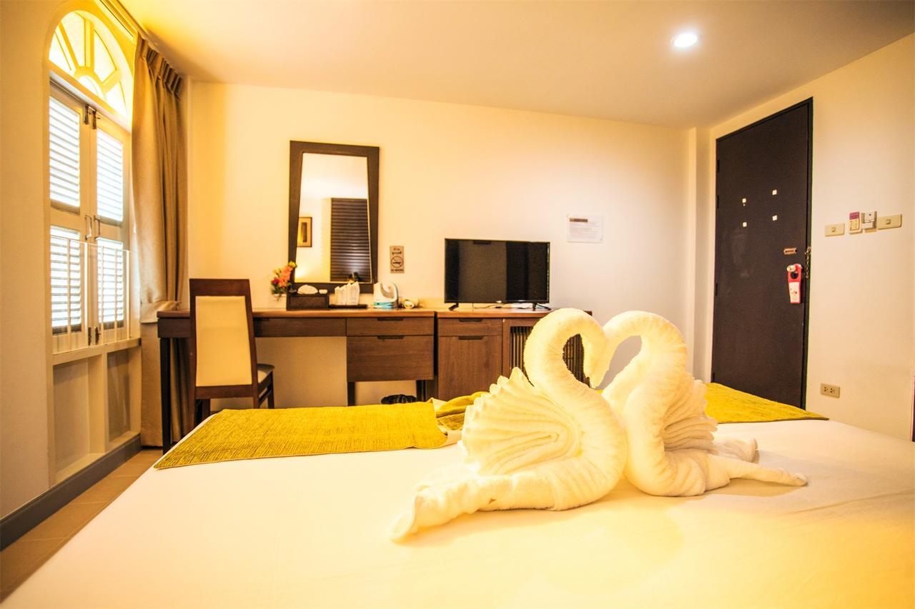Отель Sino House Patong Экстерьер фото