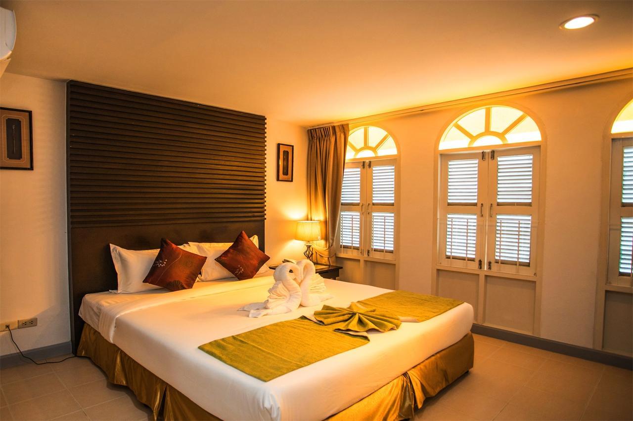 Отель Sino House Patong Экстерьер фото