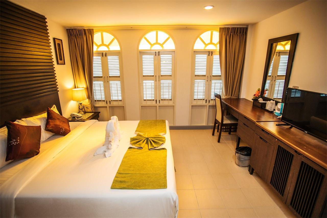Отель Sino House Patong Экстерьер фото