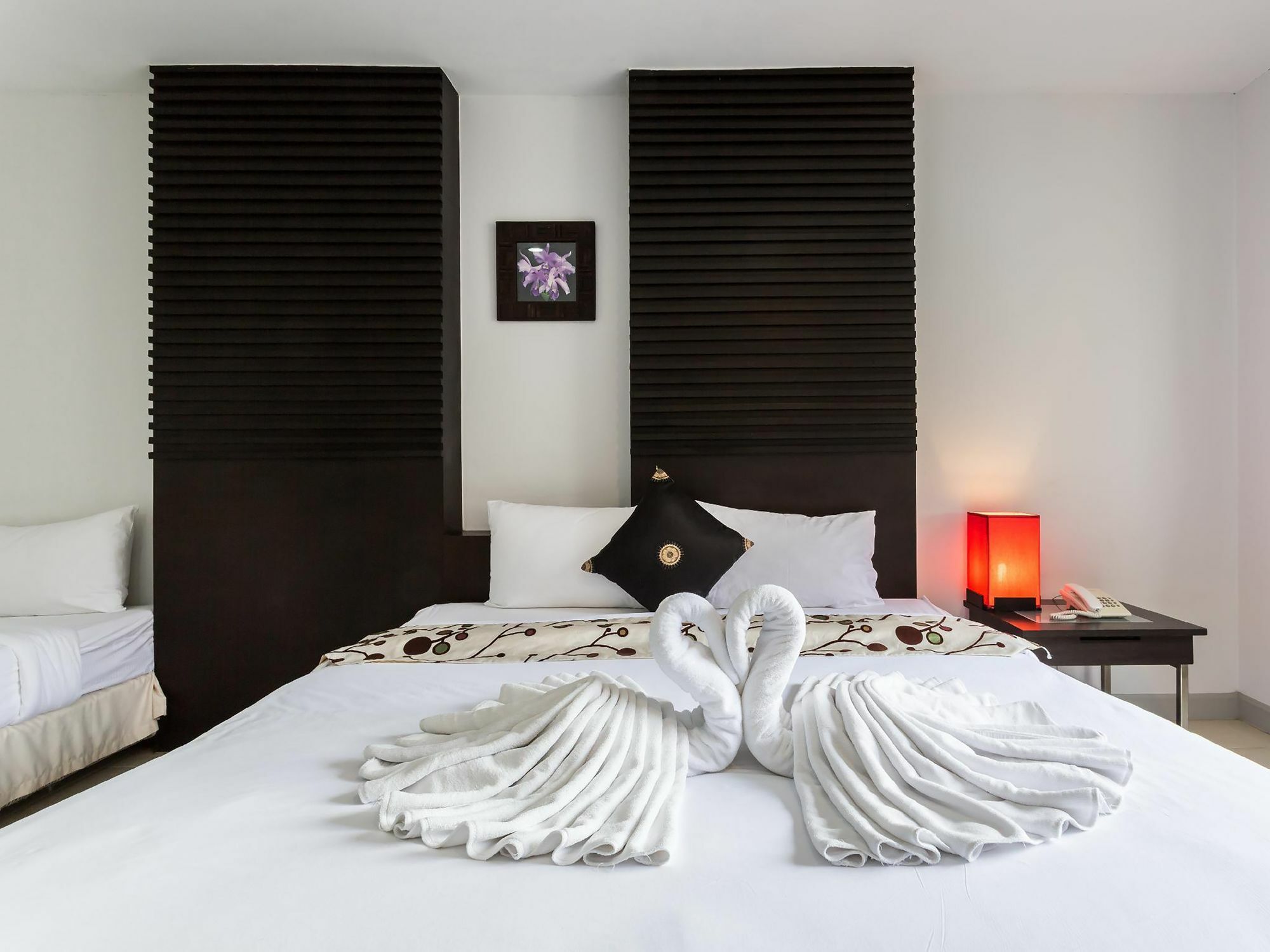Отель Sino House Patong Экстерьер фото