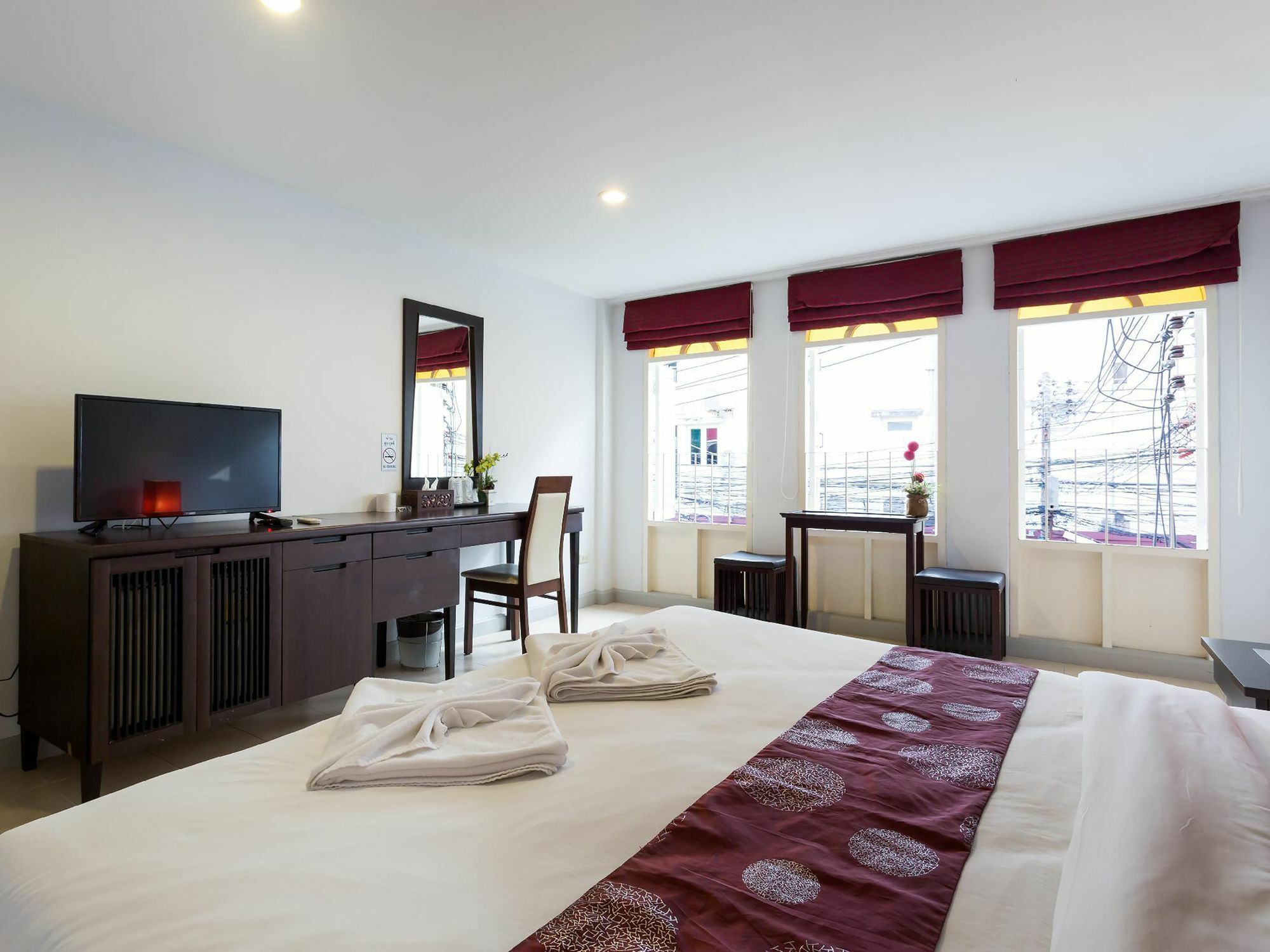 Отель Sino House Patong Экстерьер фото