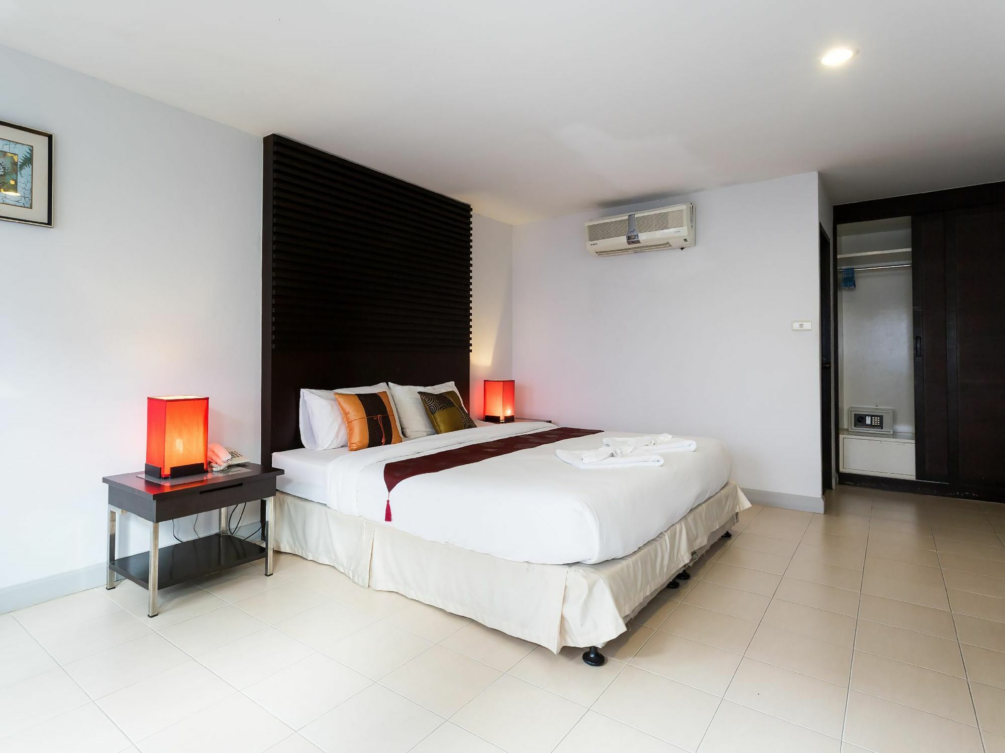Отель Sino House Patong Экстерьер фото