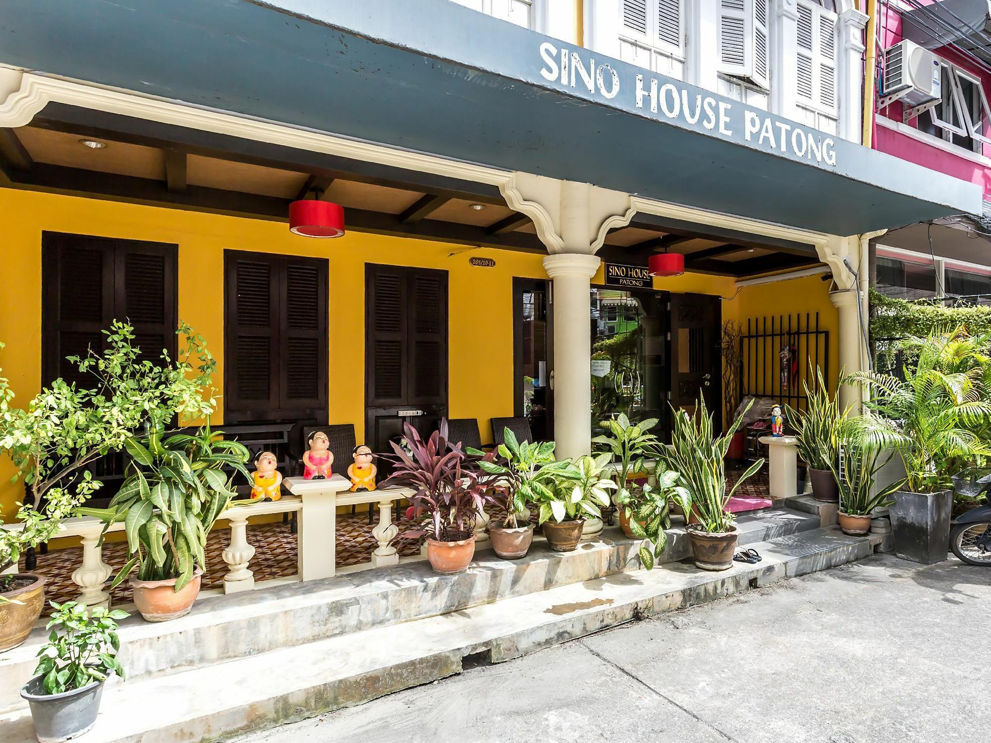Отель Sino House Patong Экстерьер фото