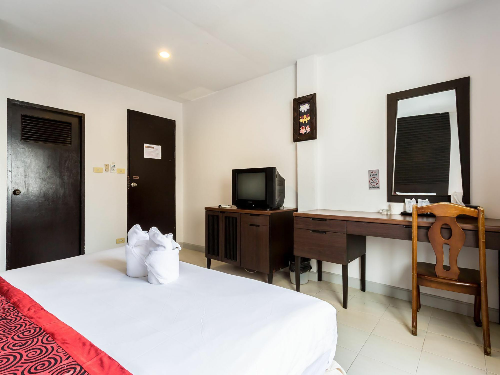 Отель Sino House Patong Экстерьер фото