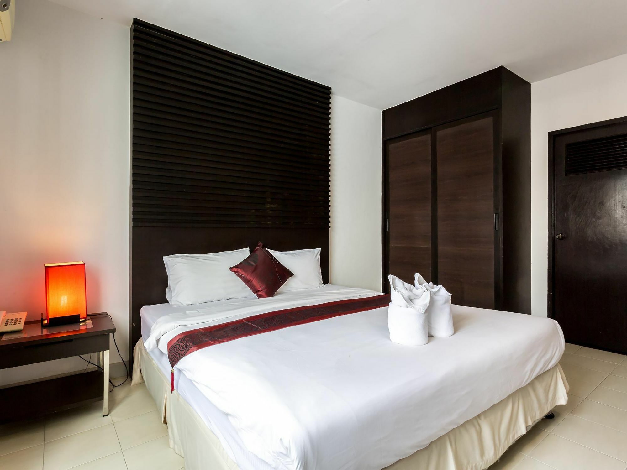 Отель Sino House Patong Экстерьер фото