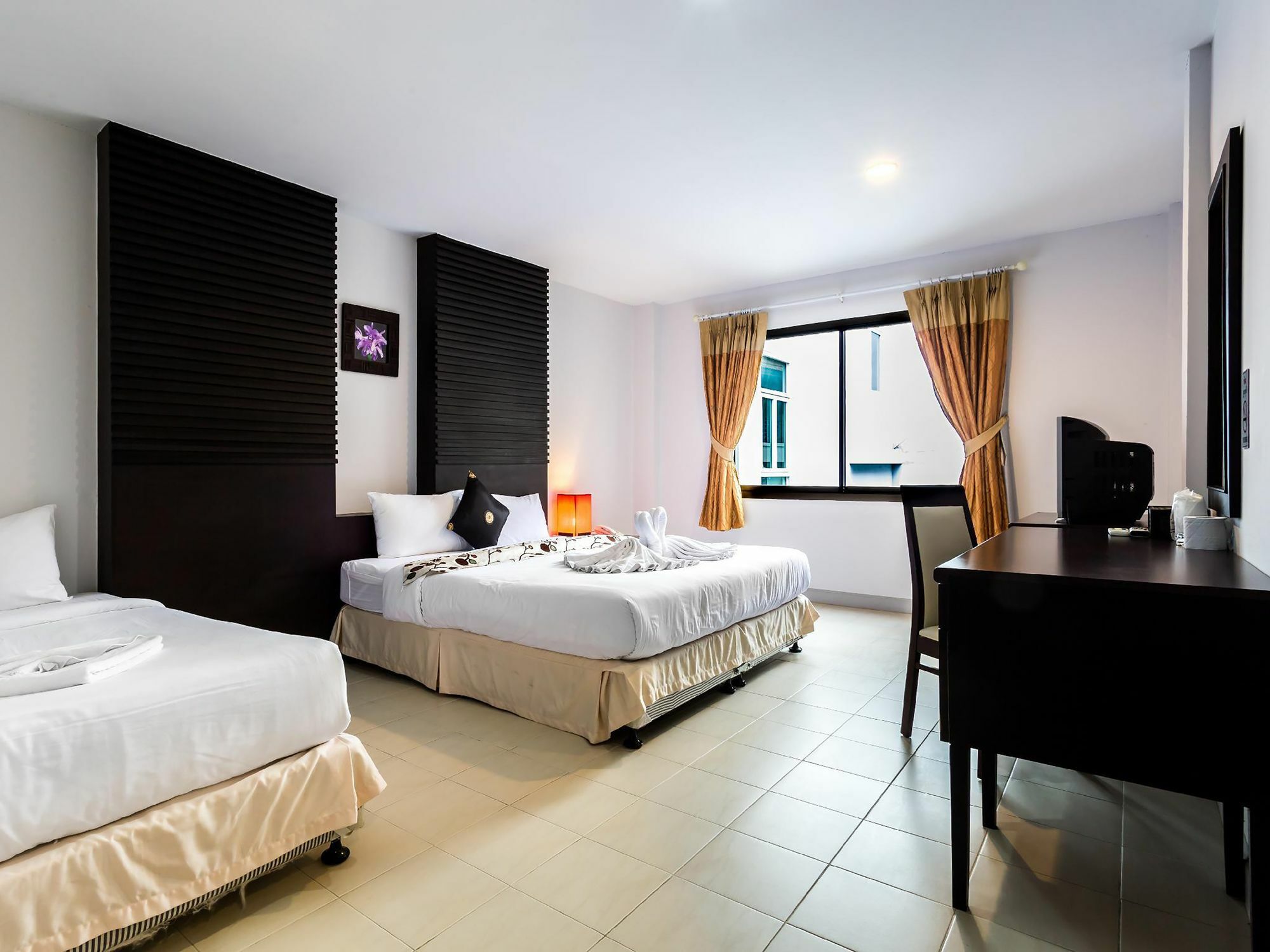 Отель Sino House Patong Экстерьер фото