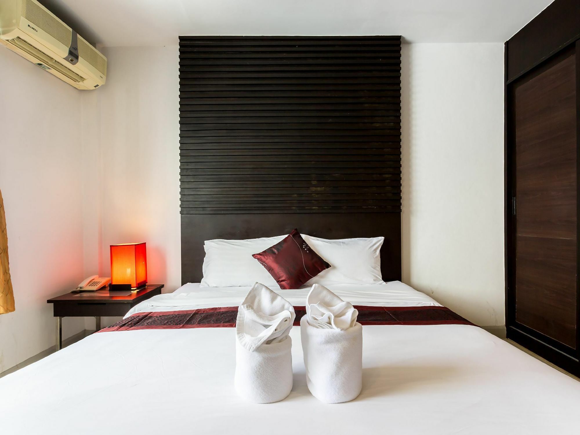 Отель Sino House Patong Экстерьер фото